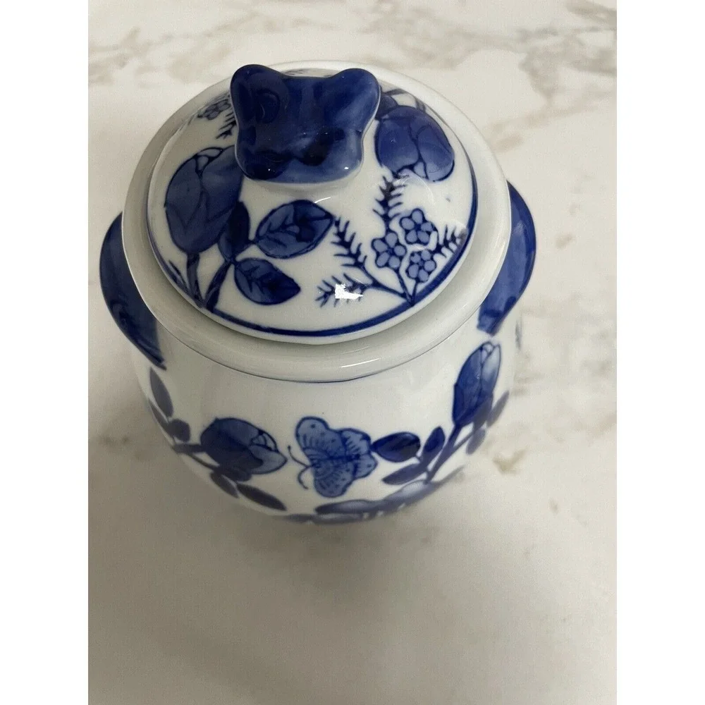 Blue & White Chinese Lidded Jar w Handles Roses‎ Butterflies